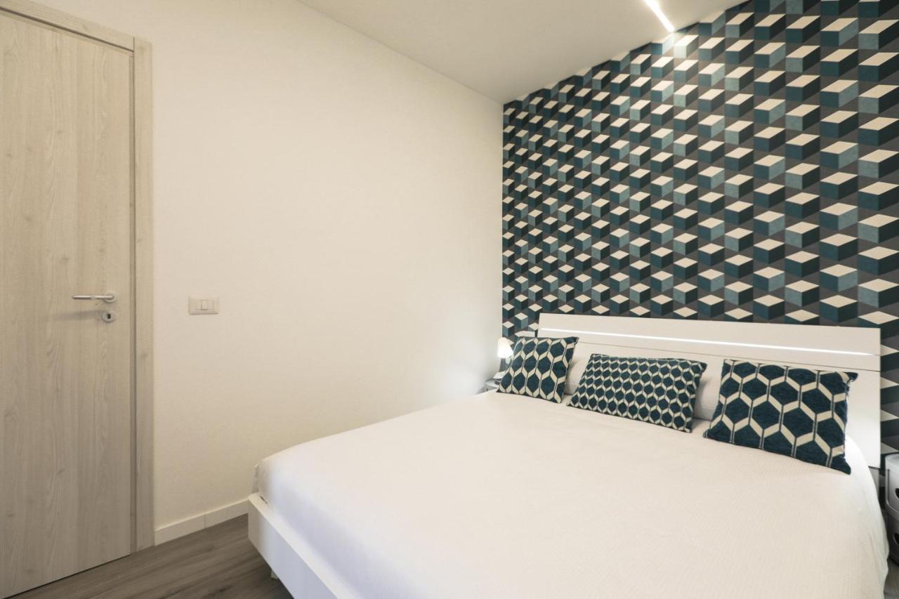 Blue Sapphire Como Cozy Flat In Center Of City Leilighet Eksteriør bilde