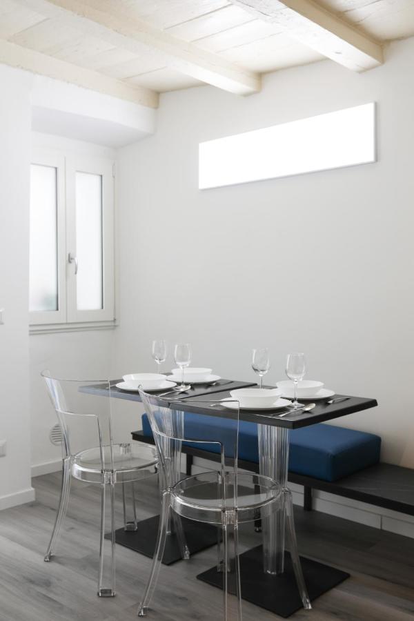 Blue Sapphire Como Cozy Flat In Center Of City Leilighet Eksteriør bilde