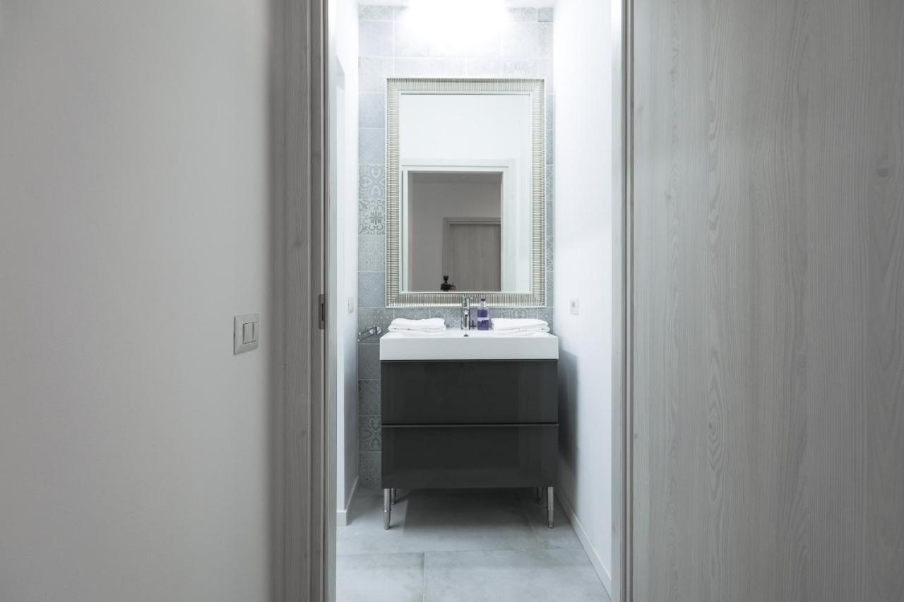 Blue Sapphire Como Cozy Flat In Center Of City Leilighet Eksteriør bilde