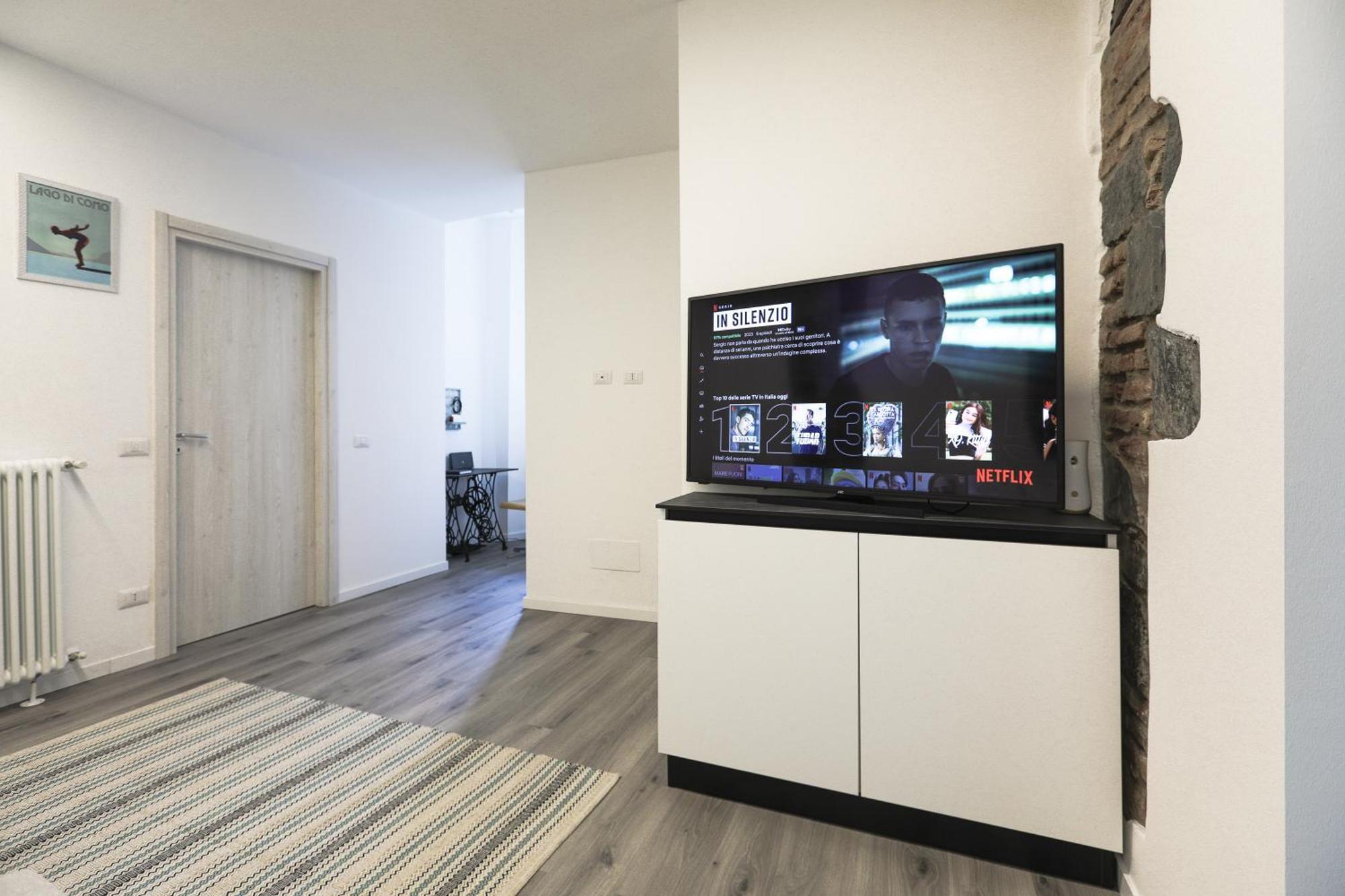 Blue Sapphire Como Cozy Flat In Center Of City Leilighet Eksteriør bilde